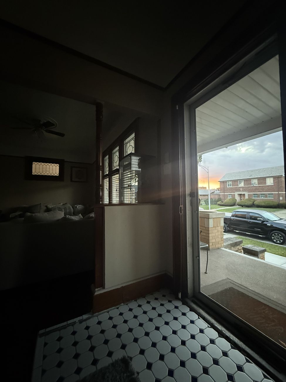 Clean residential patio door glass in Hamtramck